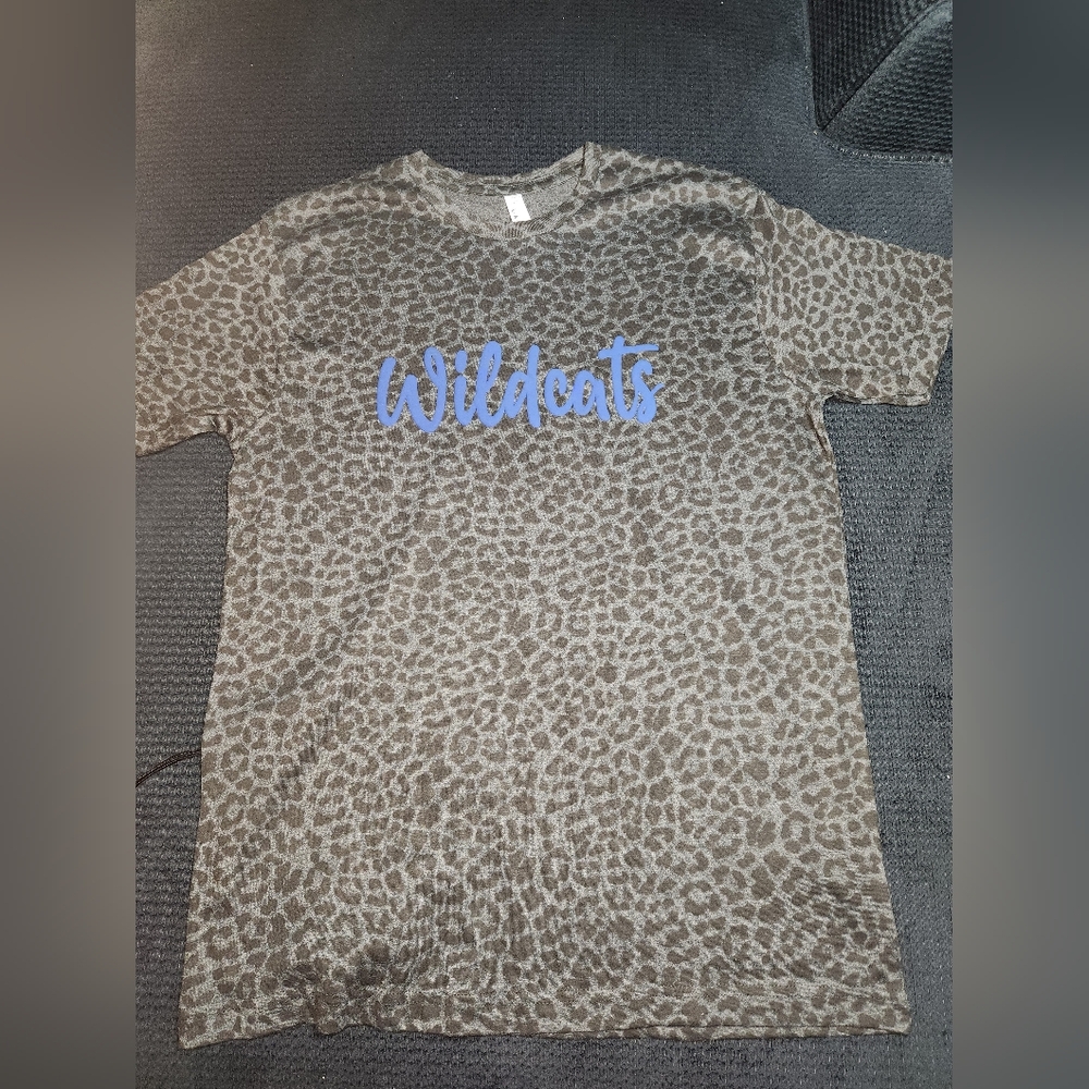Women's Black/Charcoal Gray Leopard Print Royal Blue Wildcats T-Shirt NWOT Large